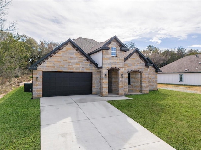 view of front of property featuring a garage and a front yard