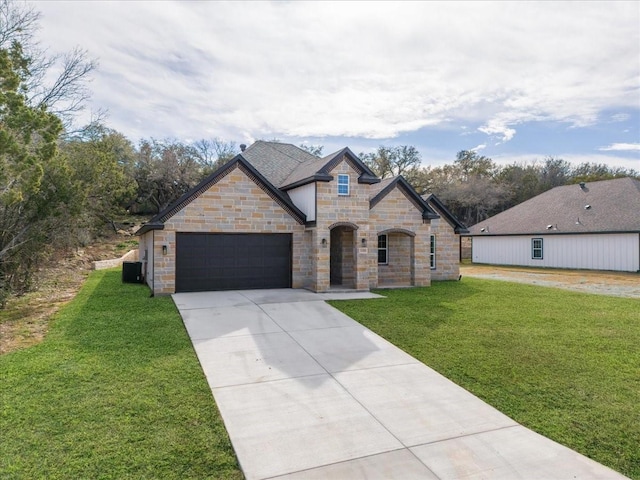 view of front facade featuring a front yard, a garage, and central AC