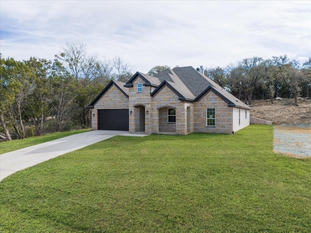 view of front of house featuring a garage and a front yard