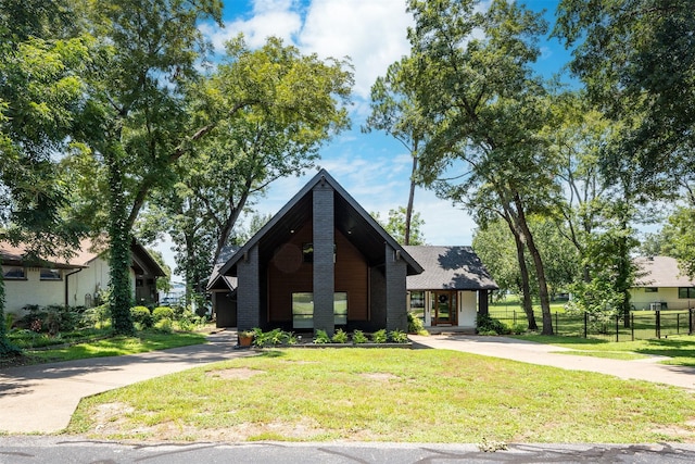 contemporary house featuring a front yard