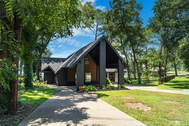 view of front of house featuring a front yard