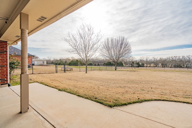 view of yard featuring a patio