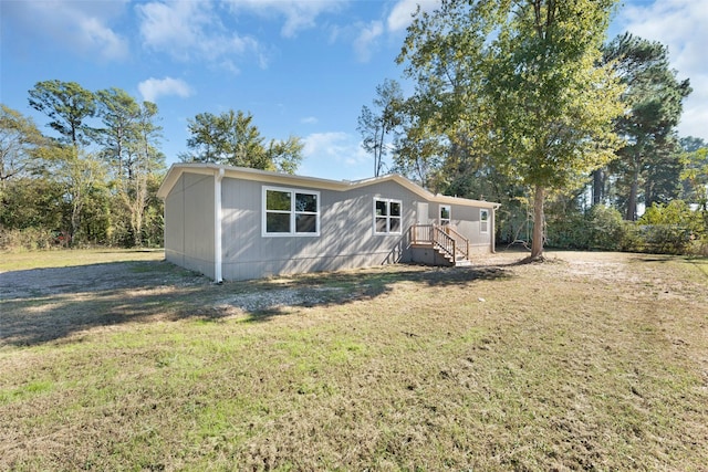 view of front facade with a front lawn