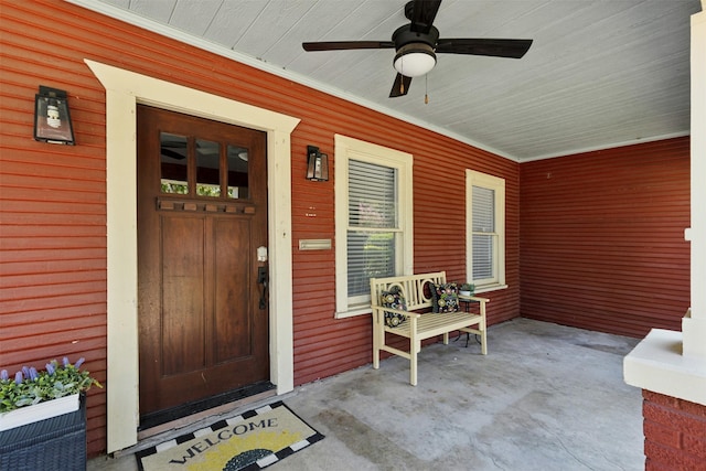 entrance to property featuring ceiling fan and a porch