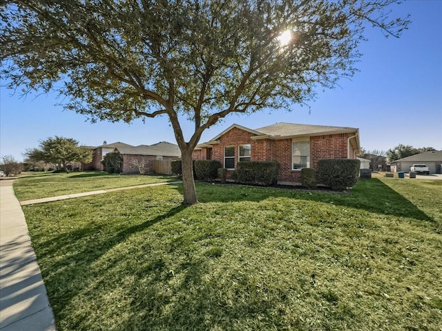 single story home with a front lawn