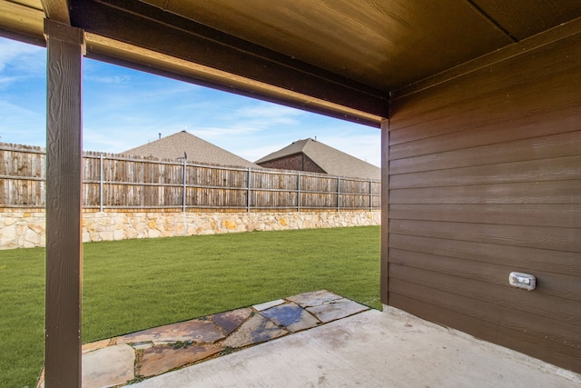 view of yard with a patio area