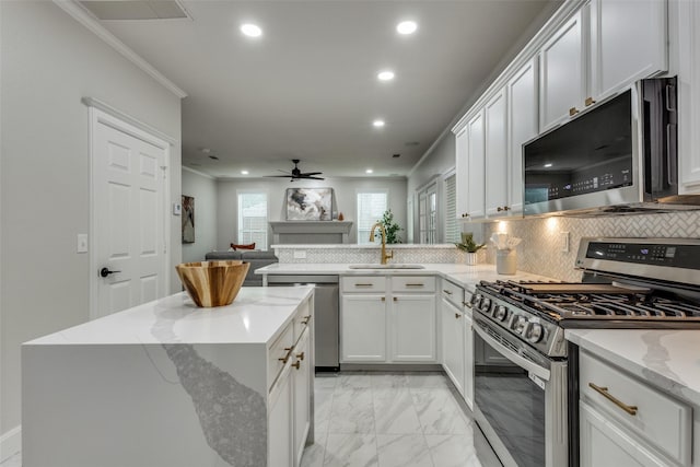 7800 Glenoaks Dr, Frisco, TX 75034 - kitchen featuring white cabinets, kitchen peninsula, sink, and stainless steel appliances