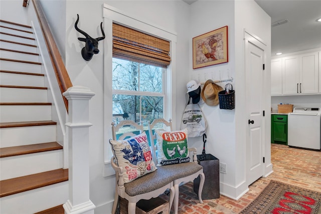 sitting room with washer / dryer