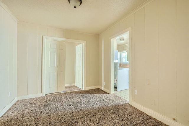 carpeted spare room featuring crown molding