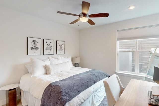 bedroom with ceiling fan