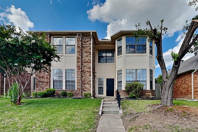 view of front facade with a front yard