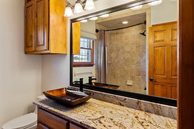 bathroom featuring a shower with shower curtain, vanity, and toilet