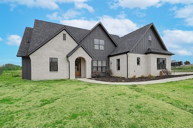 view of front of home with a front lawn