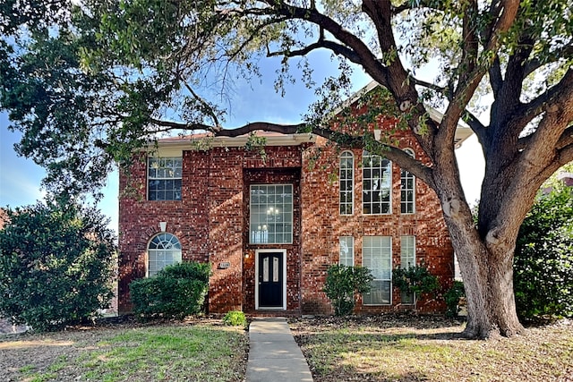 view of front of house featuring a front yard