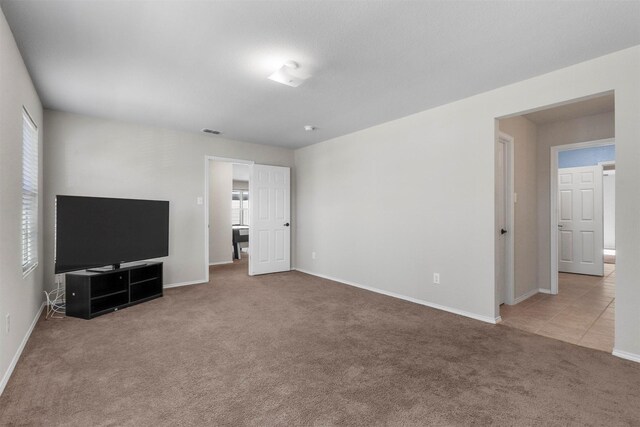 spare room featuring carpet and ceiling fan