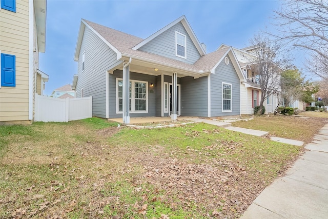 view of front of property featuring a front yard