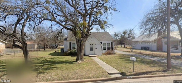 view of front of house featuring a front yard