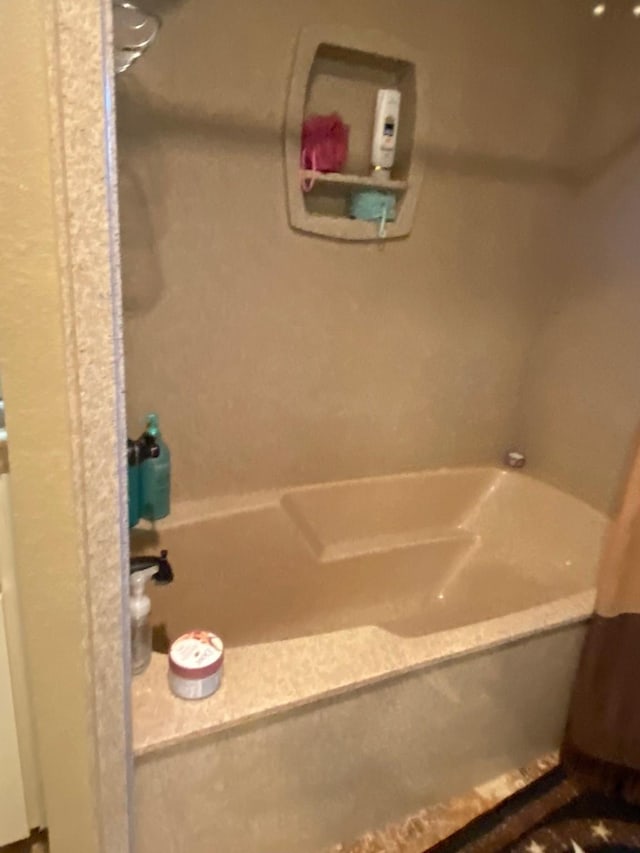 bathroom with tub / shower combination