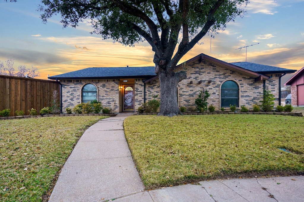 ranch-style house featuring a lawn