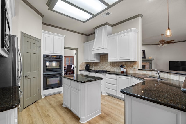 kitchen with sink, white cabinetry, kitchen peninsula, and tasteful backsplash