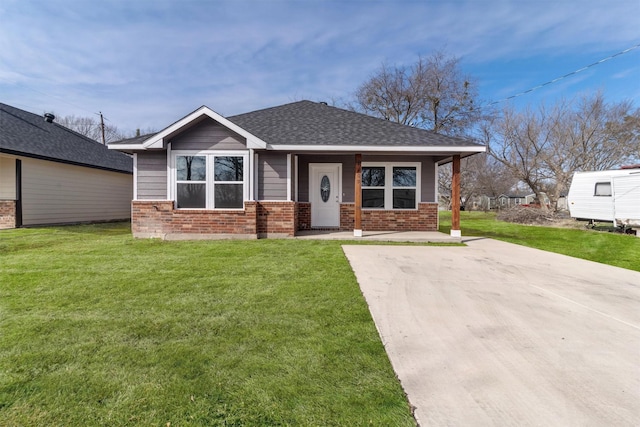 view of front of home with a front yard and covered porch