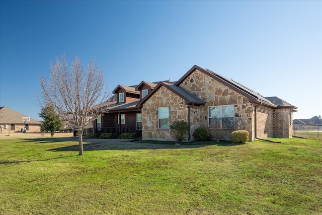 view of front of property with a front yard