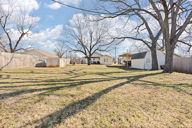 view of yard with a shed