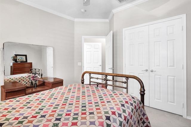 carpeted bedroom with ceiling fan, ornamental molding, and a closet