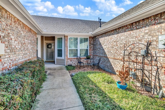 property entrance featuring a lawn