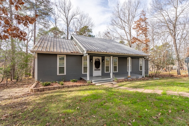 view of front of property with a front lawn and covered porch