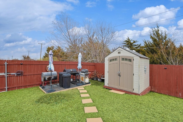 view of outdoor structure with a yard