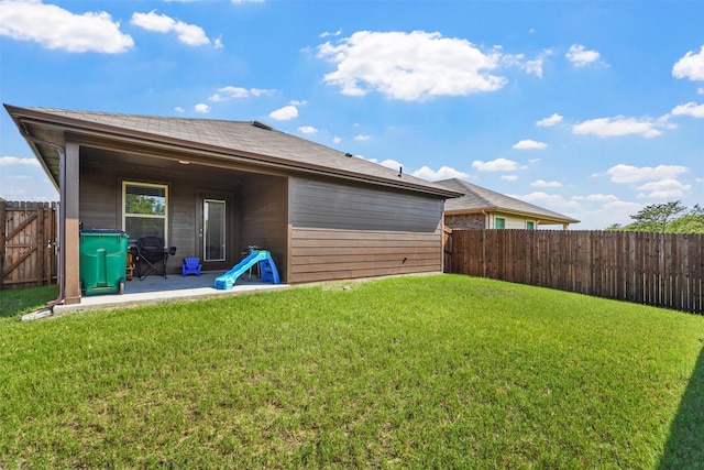 view of yard featuring a patio area