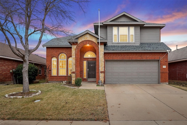 view of front property featuring a garage and a yard