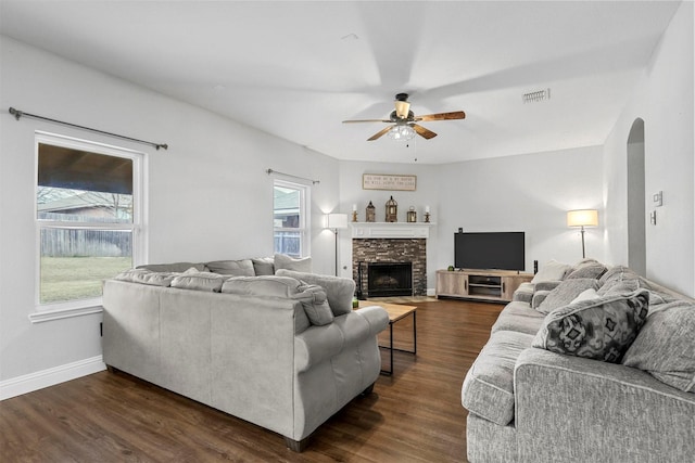 living room with dark wood-type flooring and ceiling fan