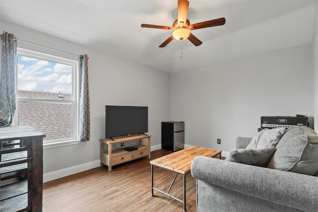 living room featuring light hardwood / wood-style floors and ceiling fan