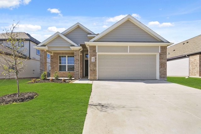 view of front of home featuring a front lawn and a garage