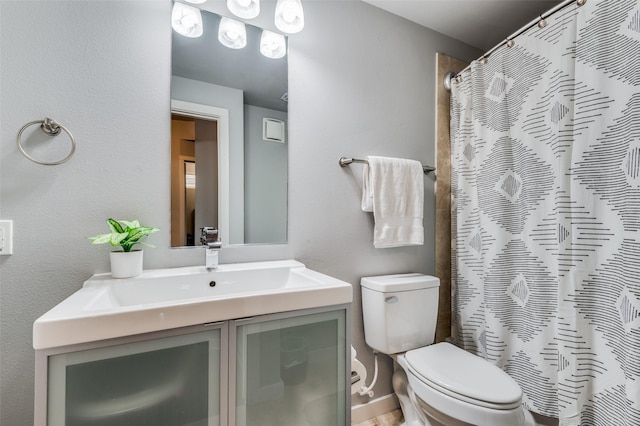 bathroom with toilet, vanity, and curtained shower