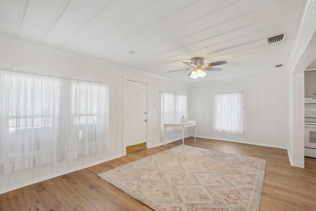 entrance foyer featuring ceiling fan, crown molding, and light wood-type flooring