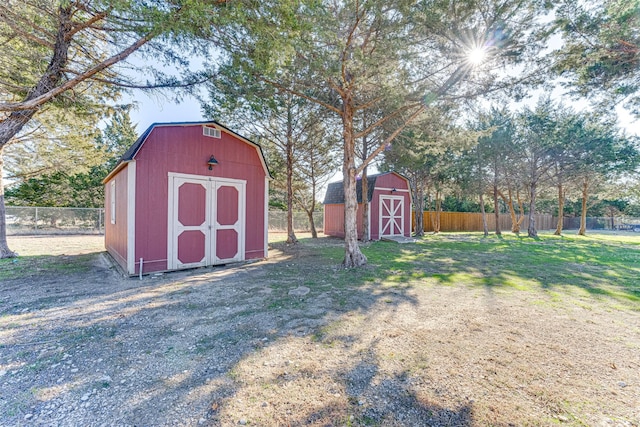 view of yard with a storage unit