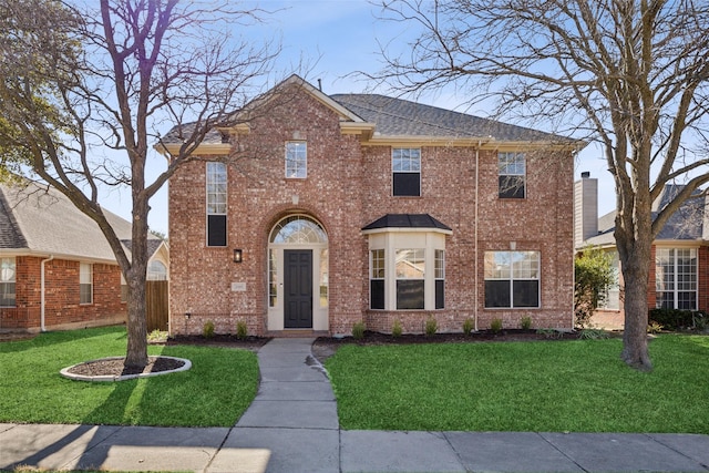 view of front of property featuring a front yard