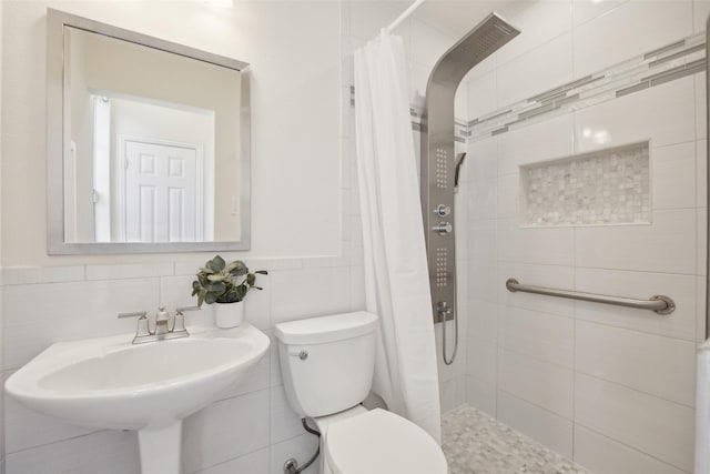 bathroom with tile walls, sink, a shower with curtain, and toilet