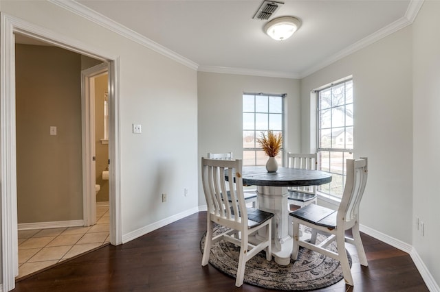 168 Hunters Glen Dr, Waxahachie, TX 75167 - dining room featuring visible vents, crown molding, baseboards, and wood finished floors