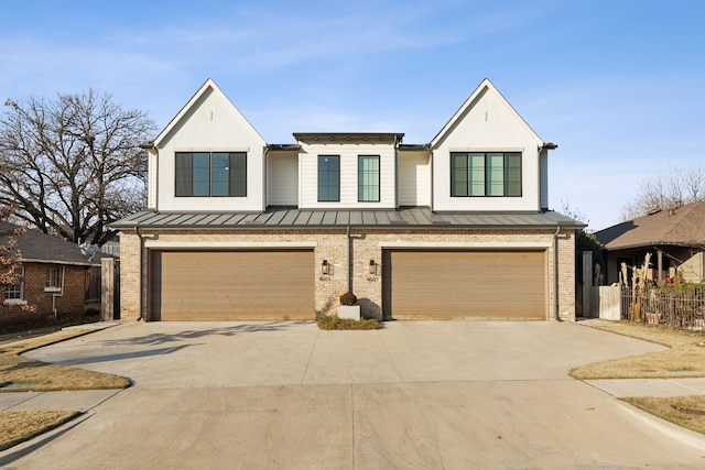 view of front facade featuring a garage