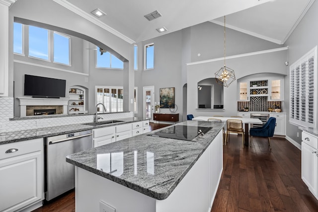 kitchen featuring dishwasher, a kitchen island, decorative backsplash, sink, and black electric cooktop