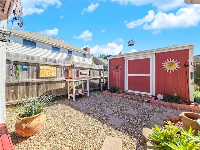 view of yard with a storage unit