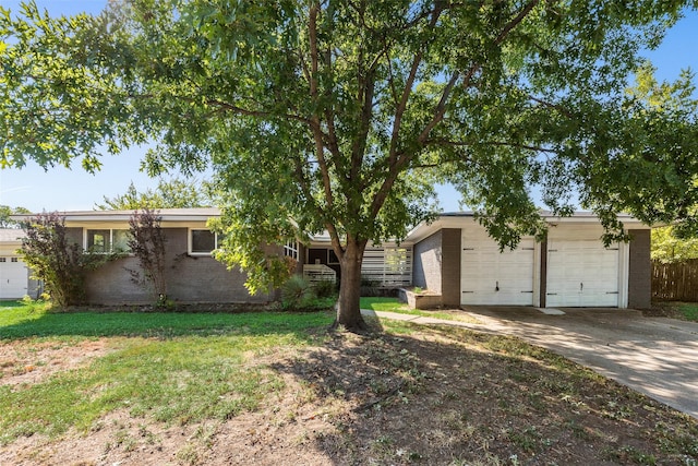 view of front of home featuring a garage and a front yard