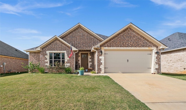 view of front facade featuring a garage and a front yard