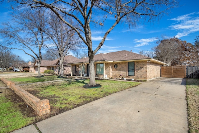 single story home featuring a front yard