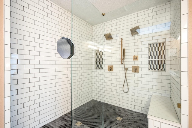 bathroom featuring a tile shower