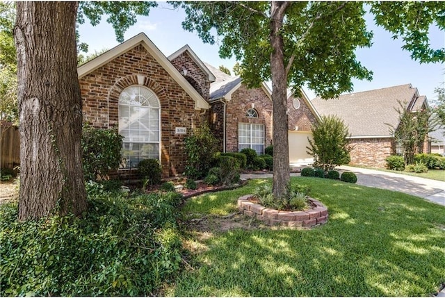 view of front facade with a front yard